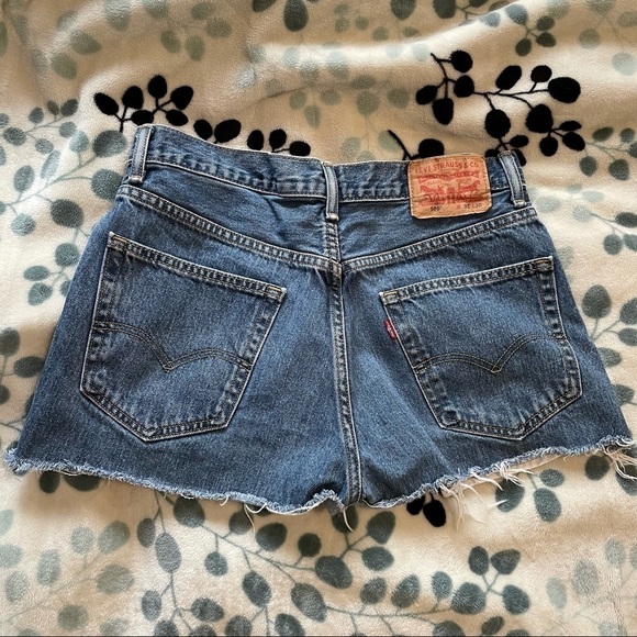 Vintage Levi’s 550 Cutoff Denim Blue Jean Shorts size 32 - Picture 2 of 5